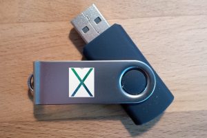 Wer seinen Mac neu einrichten will oder muss, der kann das aktuelle Mac OS X vom USB-Stick installieren. Ihn zu erzeugen, ist ganz einfach. (Bildrechte: FRAGDENSTEIN.DE/ Stein)